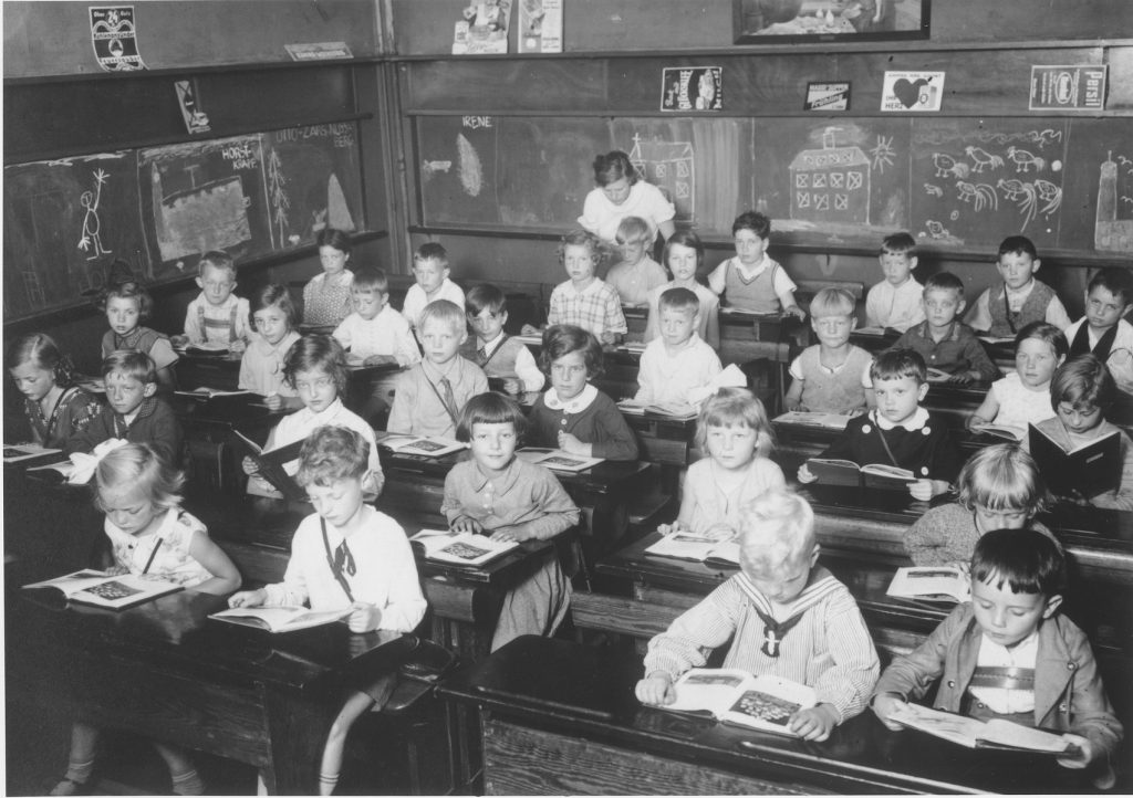 Hamburg classroom in 1933